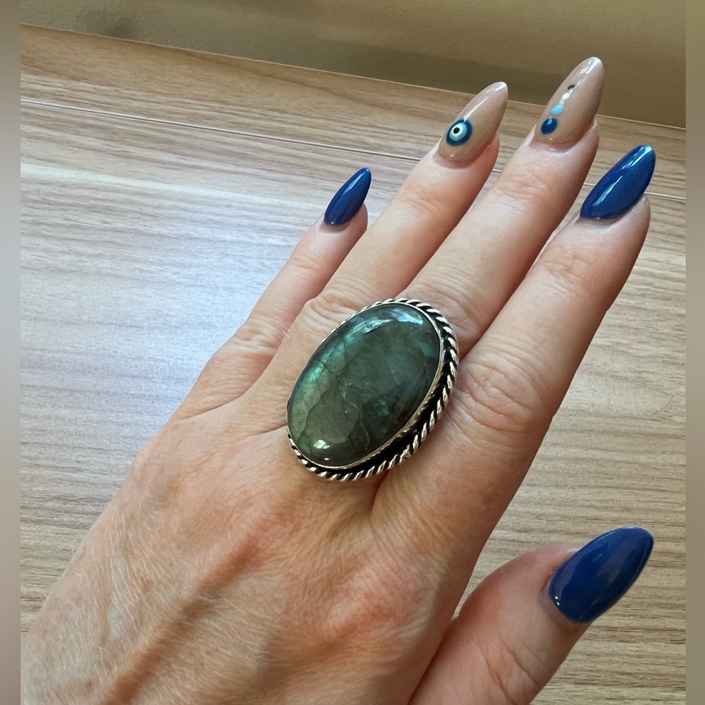 Labradorite Flash Cabochon Ring - Picture 2 of 14